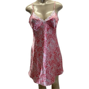 Adonna lace trim nighty size medium (Preowned)